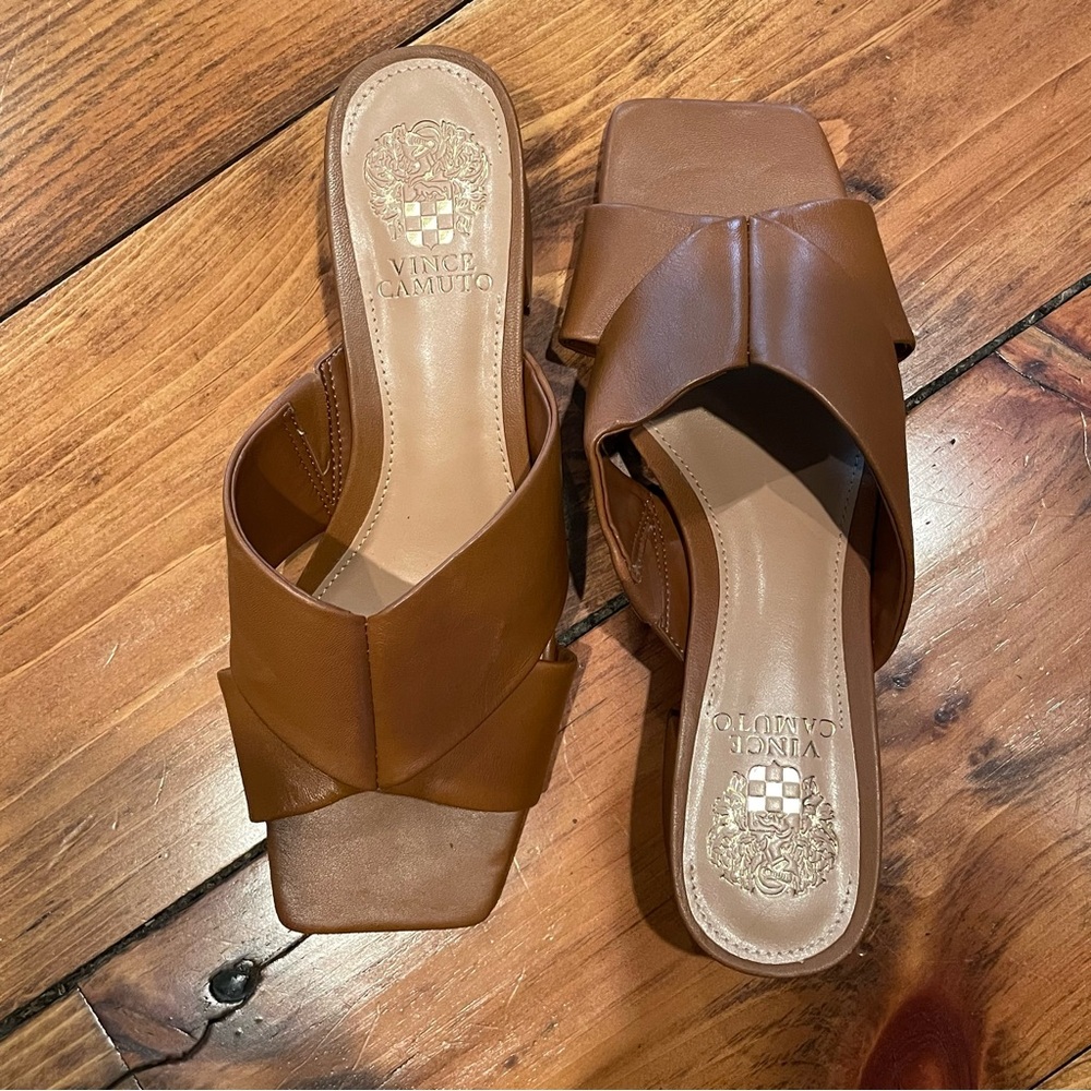 Vince Camuto Seedanta Women’s Leather Square Heeled Sandal